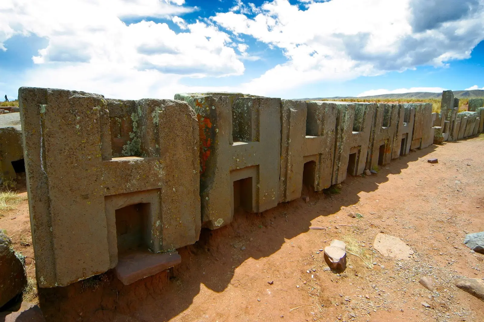 Tecnologia Sonora em Puma Punku: Como Blocos de Pedra Foram Cortados com Precisão a Laser?