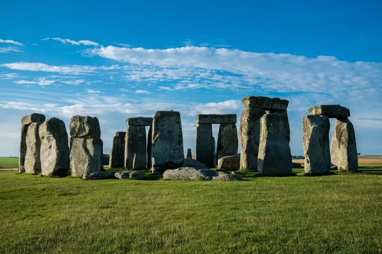 O Mistério de Stonehenge: Observatório ou Portal Cósmico?